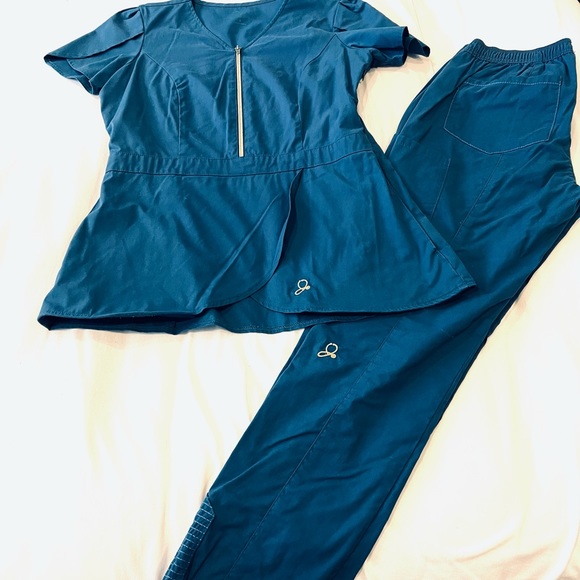 Jaanuu Front zipper scrub set with skinny pants - Picture 4 of 6